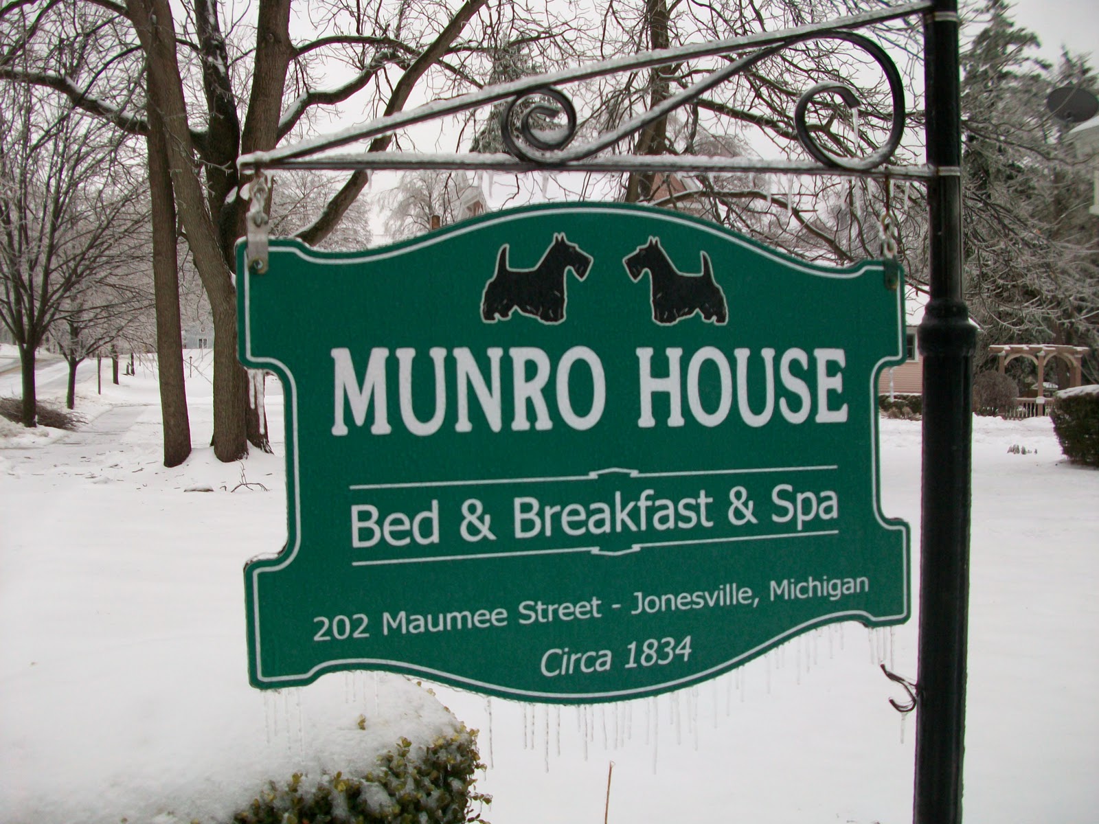 Winter Getaway At Jonesville Michigan B B