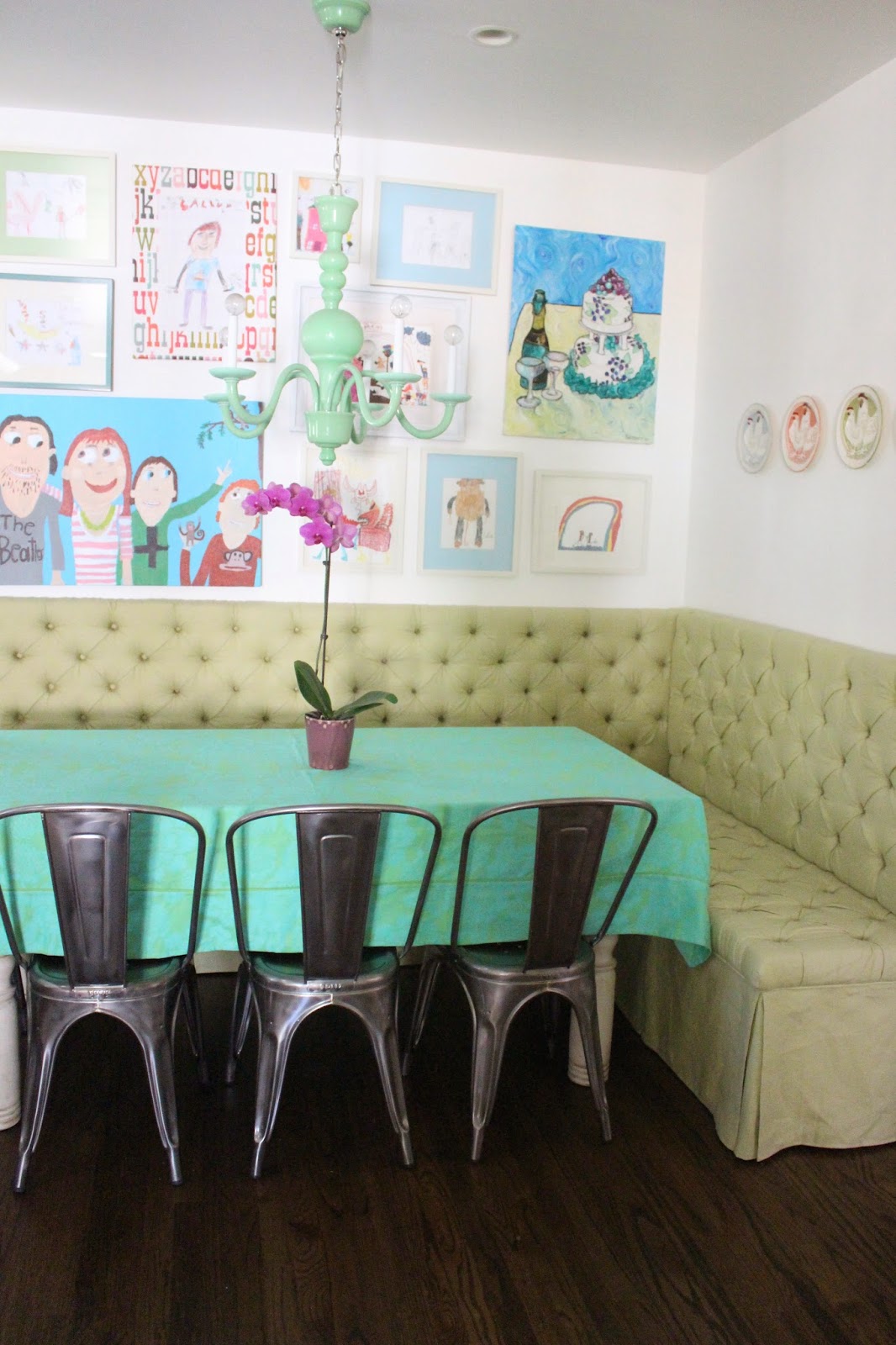 Back on Festive Road DIY kitchen banquette reveal