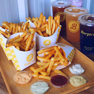 fries and sauces at Burgerous