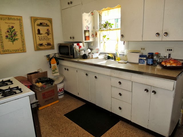 Completely original kitchen from 1951 with steel cabinets Photo Completely original kitchen from 1951 with steel cabinets Photo