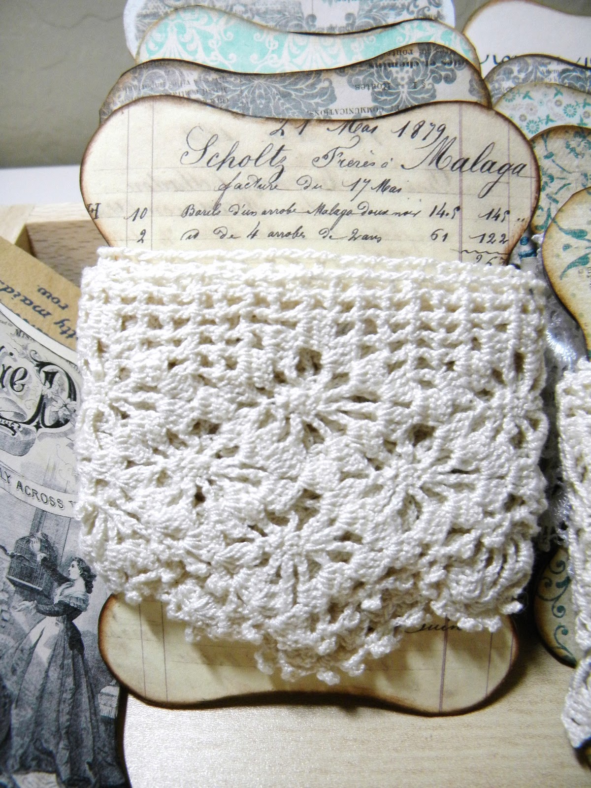 *Queen Bee Cottage* Bobbin Template