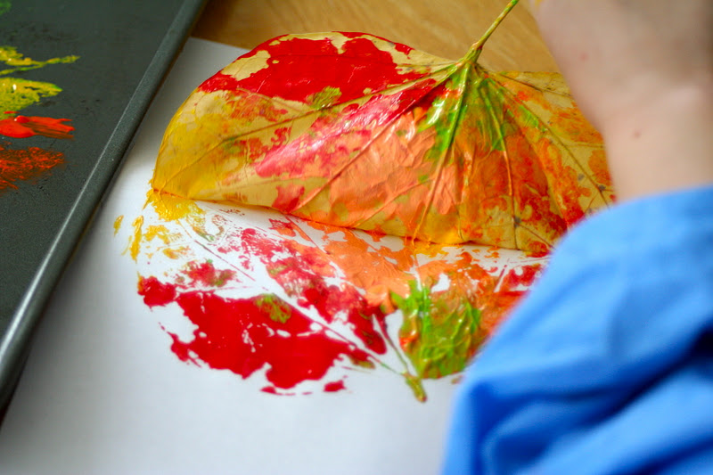 Little Page Turners Colorful Leaf Printing