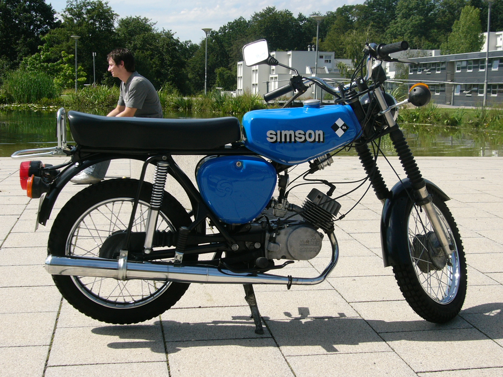 Dân chơi Việt thời bao cấp cưỡi siêu xe Simson Min khờ Super cub  đi chơi Tết