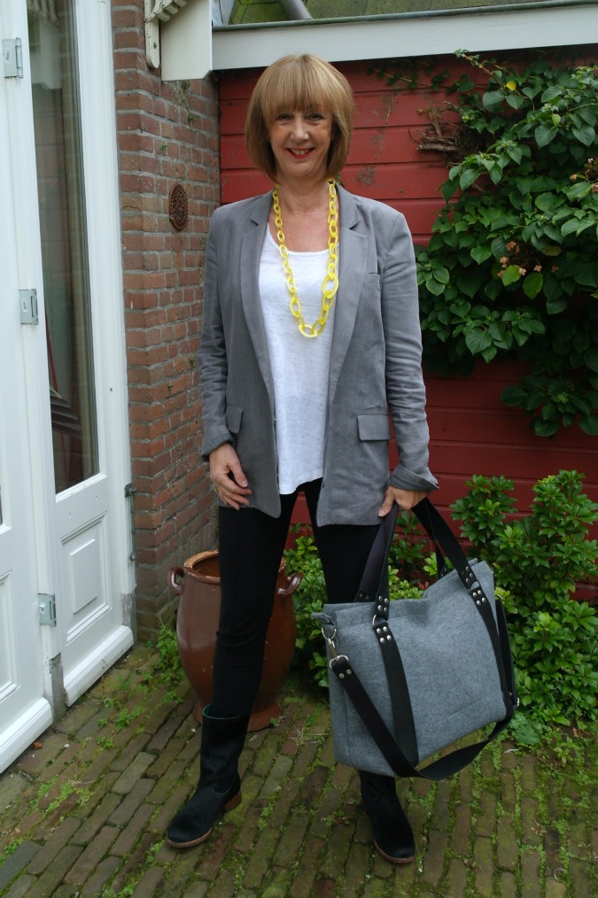 Last article on my grey boyfriend jacket No Fear of Fashion