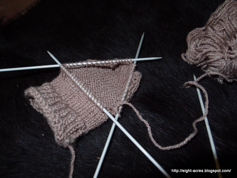 Knitting socks on four doublepointed needles