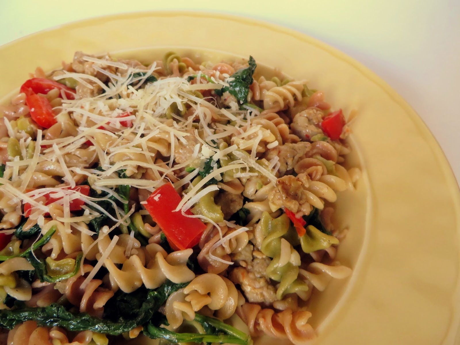 fitfullydelicious chicken sausage, baby kale and red pepper pasta