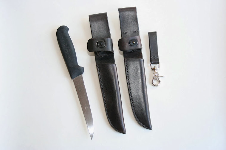 Matching sheaths and belt hanger
