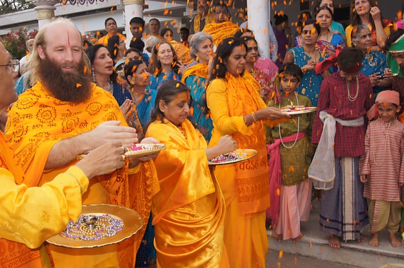 Anup Jalota at Radha Madhav Dham
