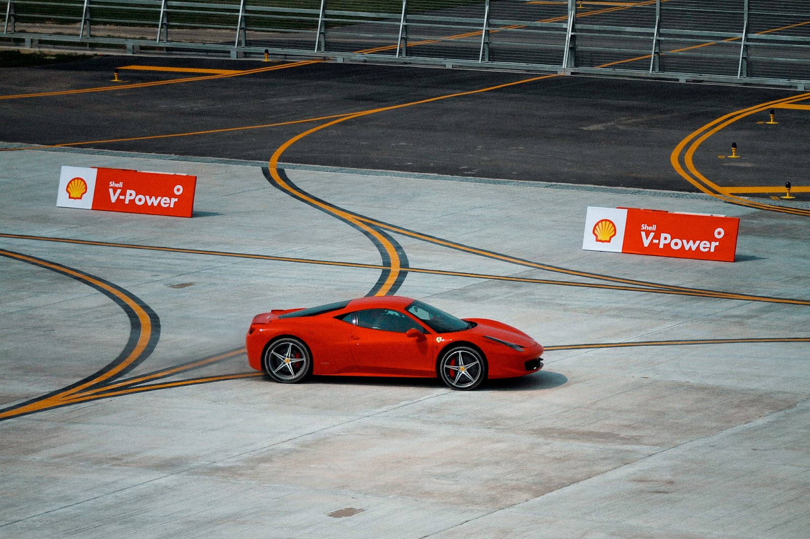 BLOG: Shell V-Power & Ferrari: A Special Relationship Part 2: Fuel's Gold