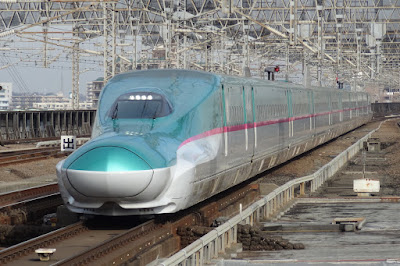 大宮駅に到着するE5系新幹線