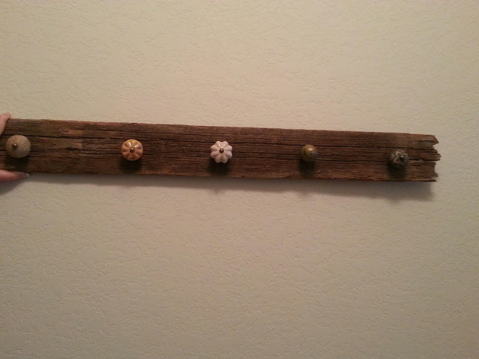 cadoublely DIY Coat Rack made out of pallet wood and dresser knobs