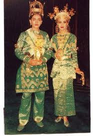 Download this Gambar Pakaian Adat Tradisional Daerah Riau picture