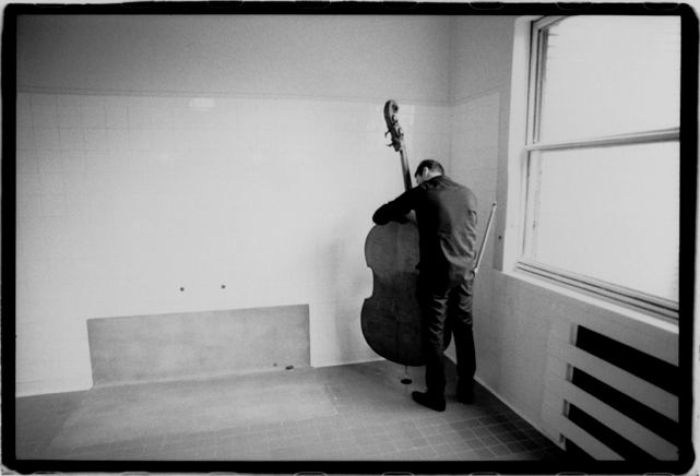 hugo antunes (breaking the improvised border, parcours improvisé à la villa cavrois)