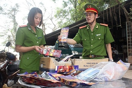 Người tiêu dùng Việt Nam đang ngày càng bị xâm hại trầm trọng khi các đơn vị cơ quan quản lý nhà nước liên tục phát hiện những vụ việc sản xuất, buôn bán hàng giả