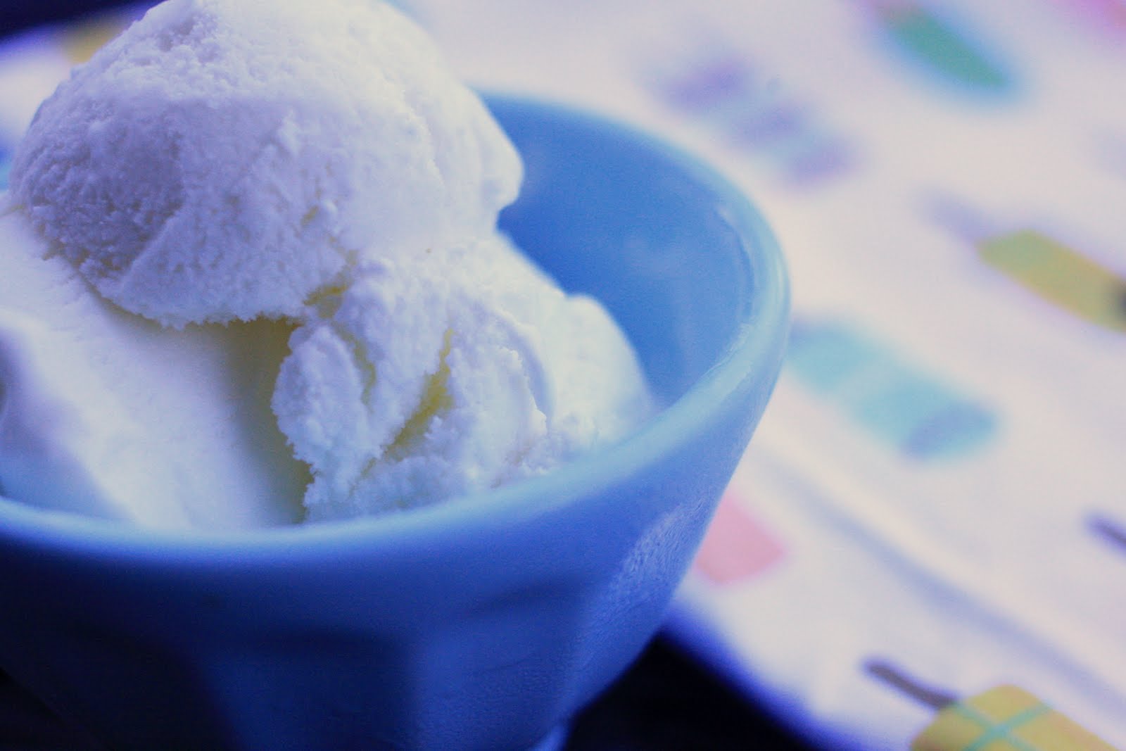 Loves Food, Loves to Eat Sour (Ice) Cream