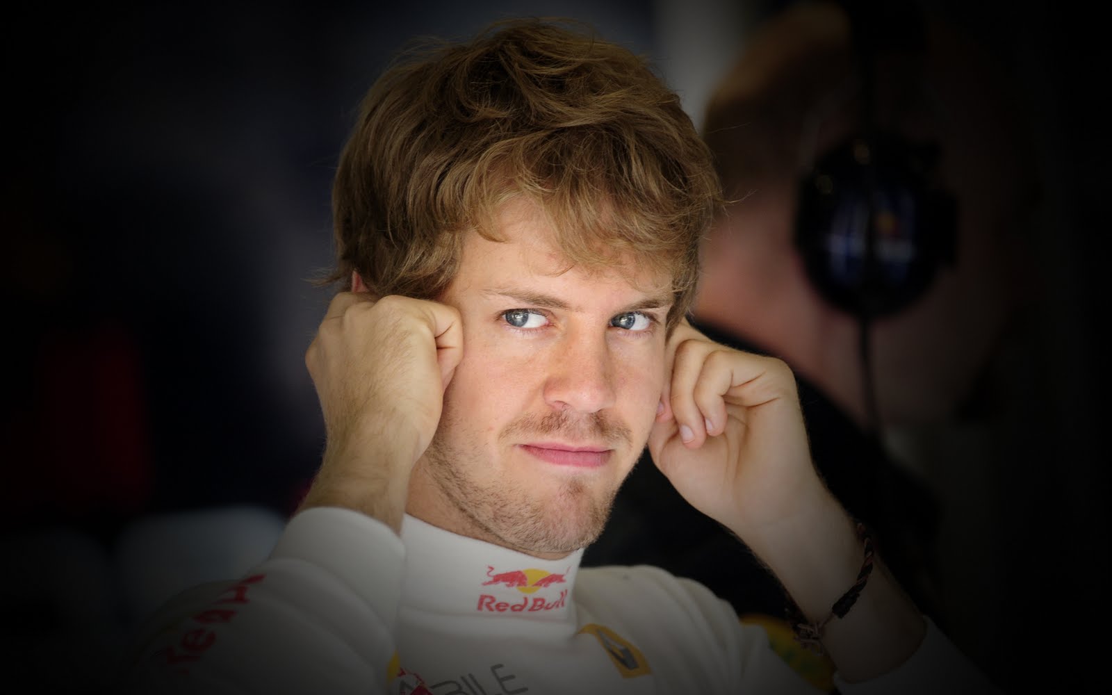 http://2.bp.blogspot.com/-lcdxBWN8m5o/T5hcZxbHbcI/AAAAAAAADYY/NO6cYxs5xe4/s1600/sebastian_vettel_wallpaper_01.jpg