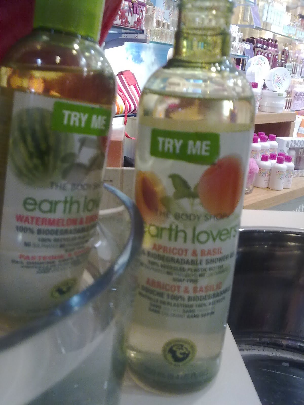 Kuweight 64 ECO FRIENDLY EARTH LOVERS SHOWER GEL FROM BODY SHOP