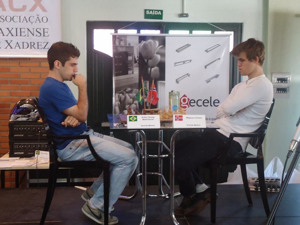 Krikor se surpreende com as habilidades de Magnus Carlsen. 