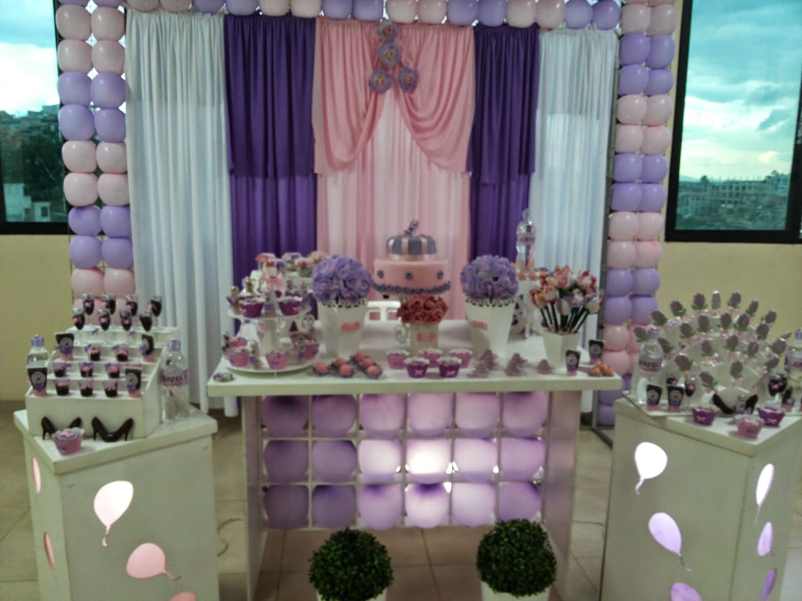 Festas Decoração 15 Anos Lilás Branco e Rosa Festas Decoração 15 Anos Lilás Branco e Rosa