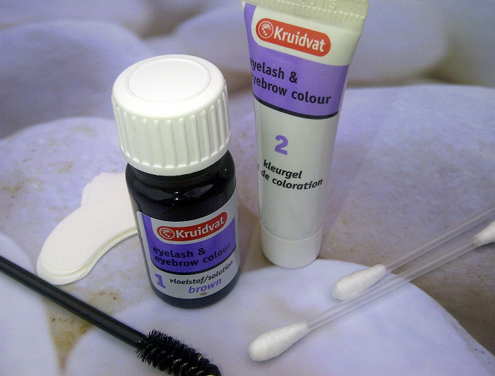 Chaaa Kruidvat eyelash & eyebrow colour!