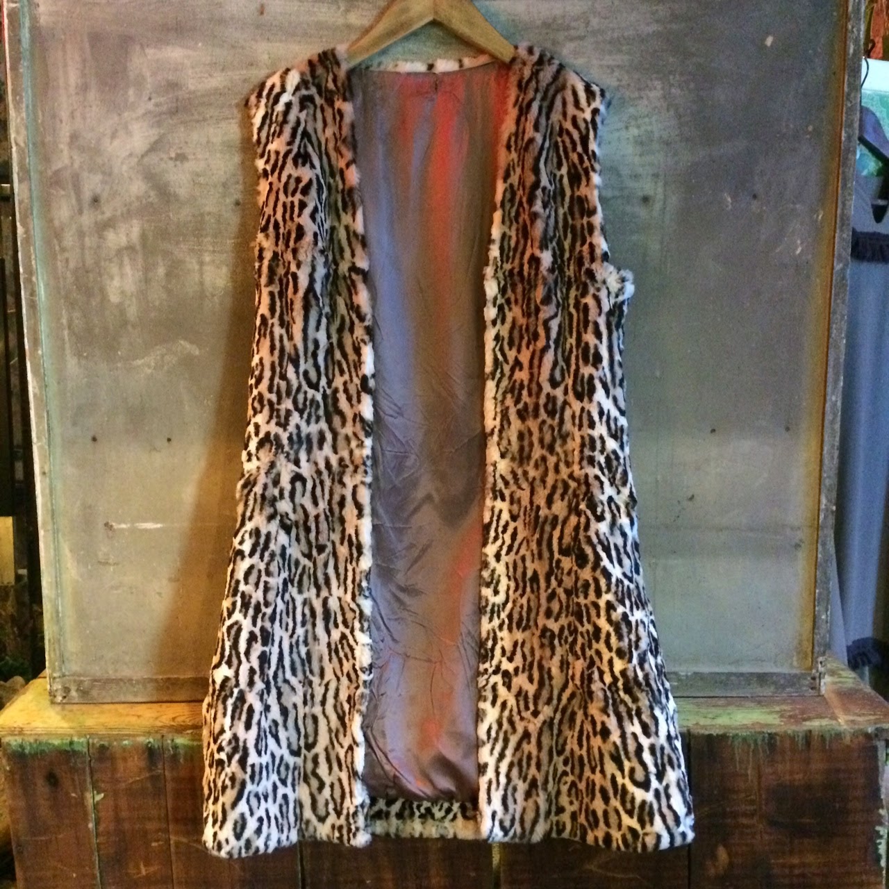 人気定番の ロエン レザー混ファーベスト レオパード asakusa.sub.jp