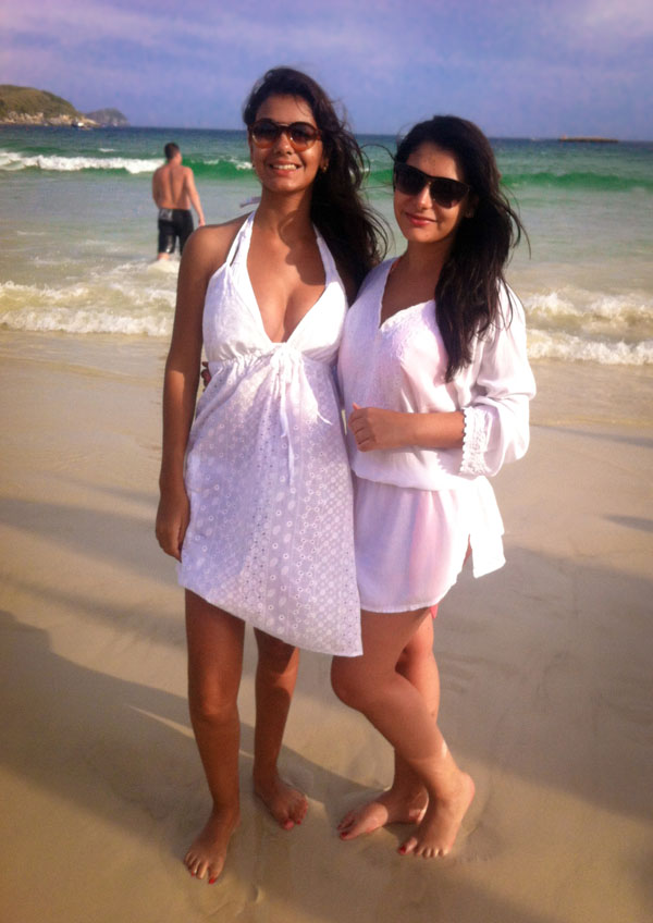 Bárbara e Brenda Urias - Viagem de férias na Praia do Forte - Cabo Frio - RJ Bárbara e Brenda Urias - Viagem de férias na Praia do Forte - Cabo Frio - RJ