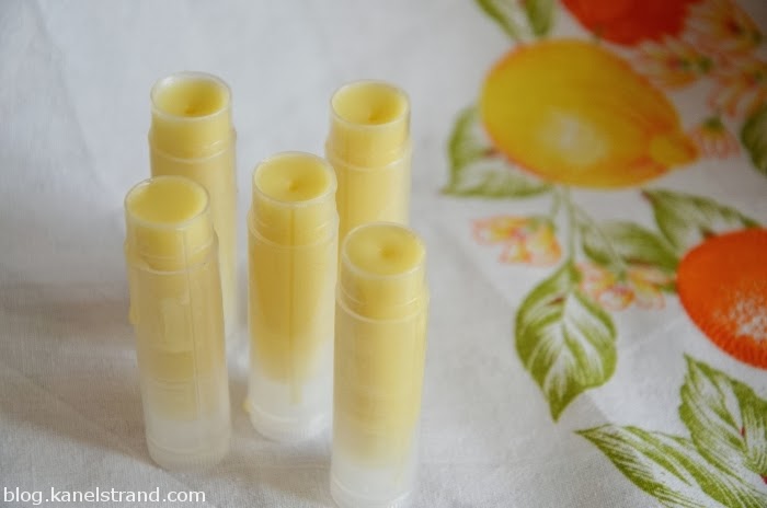 How to make lemon lip balm at home