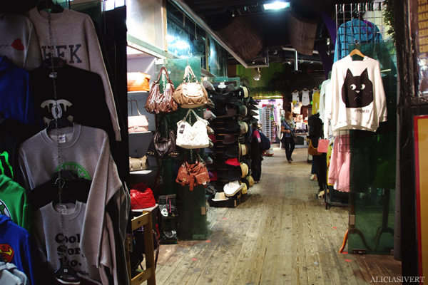 aliciasivert, alicia sivertsson, london med grabbarna, england, camden town, camden lock markets, horse tunnel market, marknad, kläder, clothes
