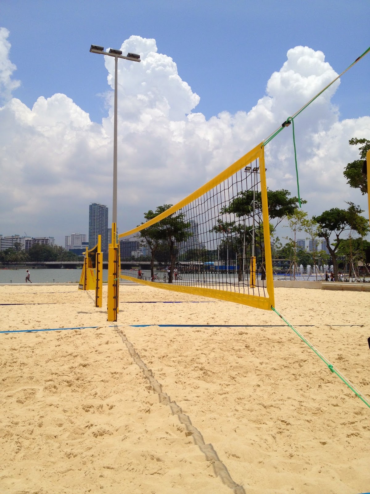 Peanut Adventures SINGAPORE SPORTS HUB!