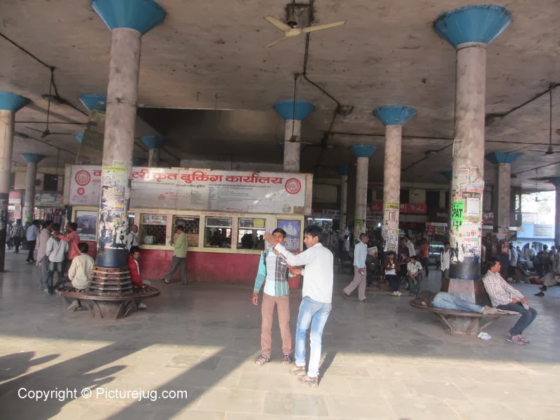 Picturejug Sarwate Bus Stand in Indore