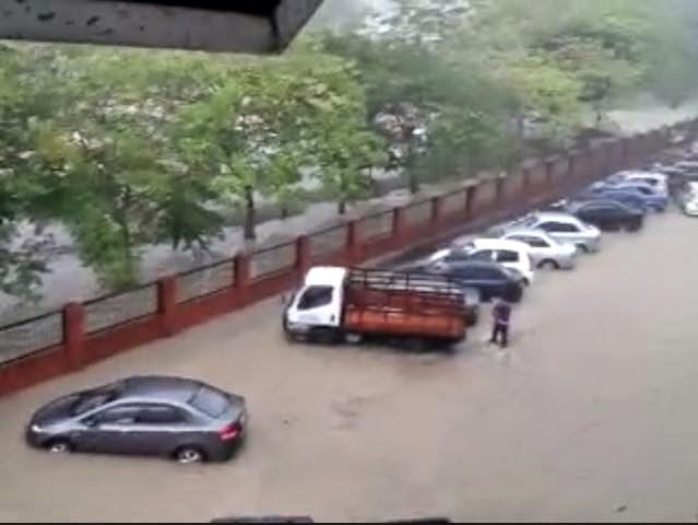 SEKSYEN 13 SHAH ALAM DILANDA BANJIR KILAT (8 GAMBAR) SEKSYEN 13 SHAH ALAM DILANDA BANJIR KILAT (8 GAMBAR)