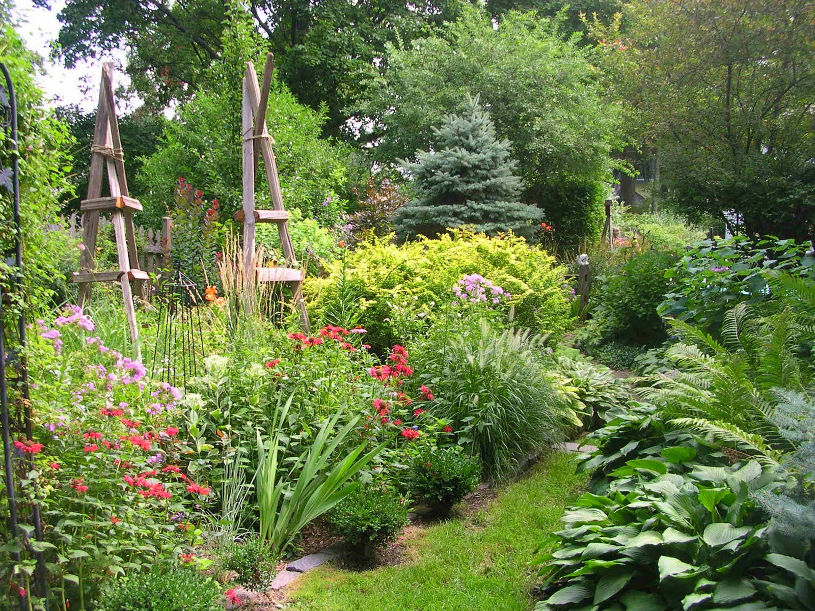 Woodstock IL Garden Club Blog August Garden of the Month