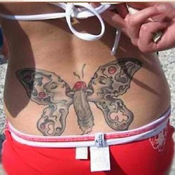 tatuaje de una mariposa con torso de pene eyaculando en la espalda baja