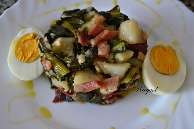 Acelgas Con Patata Y Jamón Acompañado De Huevo Cocido
