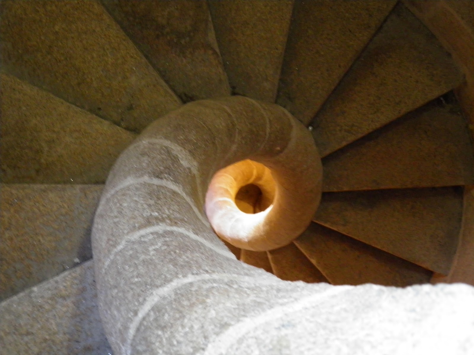 Valverde de Lucerna: ESCALERA DE CARACOL