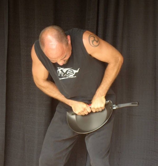 Guinness World Records Tightest frying pan roll