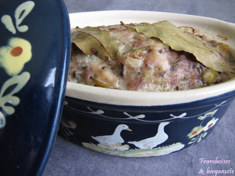 Terrine de canard aux noisettes et pistaches