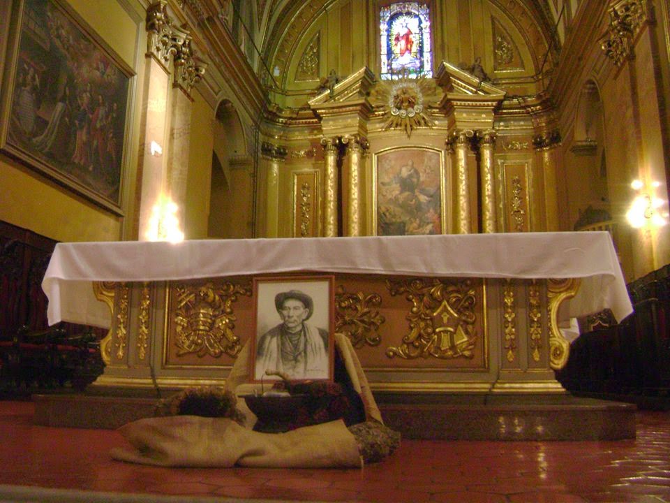 Cura Brochero en el altar de la Catedral