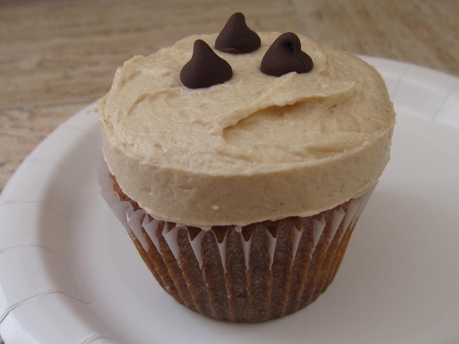 HANNAH IN THE KITCHEN Peanut Butter Chocolate Chip Cupcakes