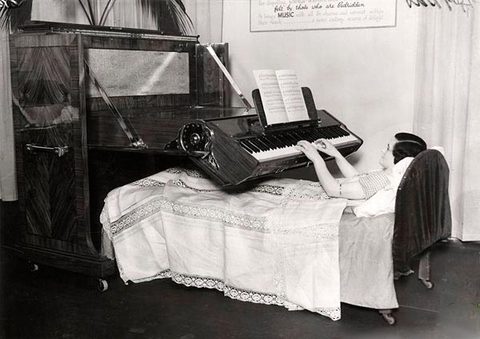 Yatalak hastaların müzikten uzak kalmamalarını sağlayan piyano tasarımı.