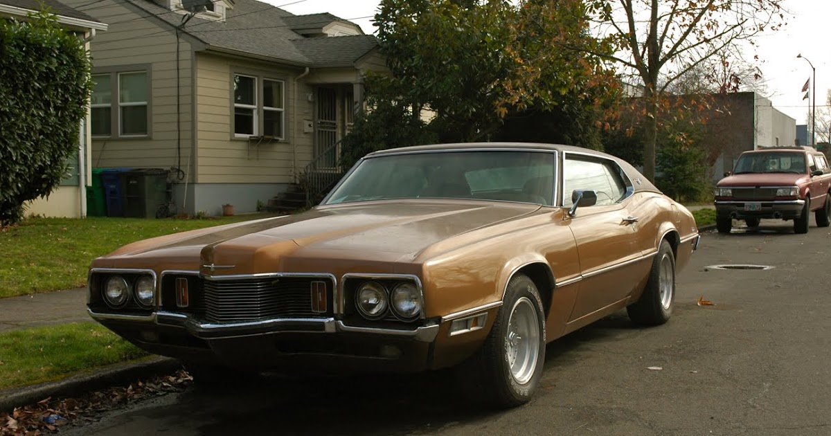 Old Parked Cars 1970 Ford Thunderbird