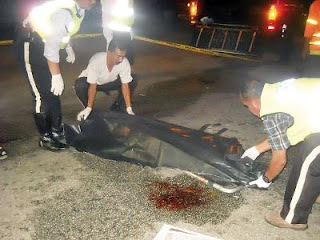 Seorang peneroka yang berhasrat untuk menolong mangsa yang terlibat dalam kemalangan jalan raya, maut akibat dirempuh kereta dalam kejadian langgar-lari di Km 74, Lebuhraya Pantai Timur berhampiran Karak, Bentong semalam.