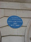«Nell Gwynne Blue plaque» de Panhard - Trabajo propio. Disponible bajo la licencia CC BY 2.5 vía Wikimedia Commons - http://commons.wikimedia.org/wiki/File:Nell_Gwynne_Blue_plaque.jpg#/media/File:Nell_Gwynne_Blue_plaque.jpg