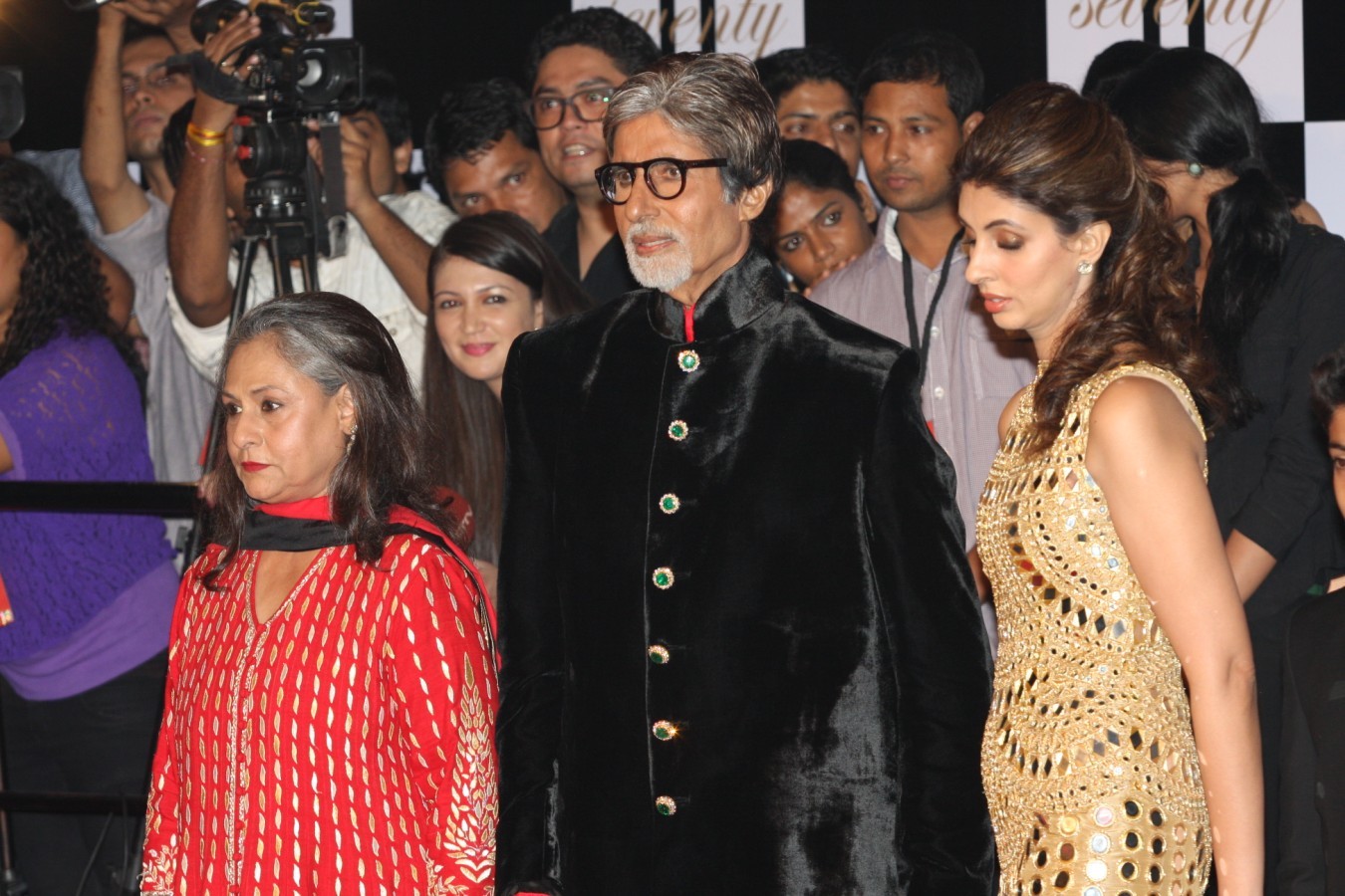 http://2.bp.blogspot.com/-lrKduhT8y_o/UHuHIkawwzI/AAAAAAAADAk/ZcqB997aM-Q/s1600/70th-Birthday-Party-of-Amitabh-Bachchan-at-Reliance-Media-Works-in-Mumbai.jpg