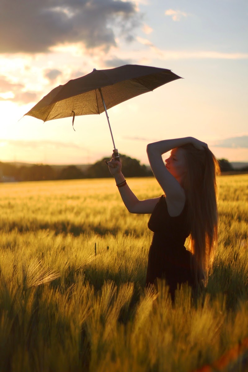 Moni ´s Blog: Frau mit Sonnenschirm