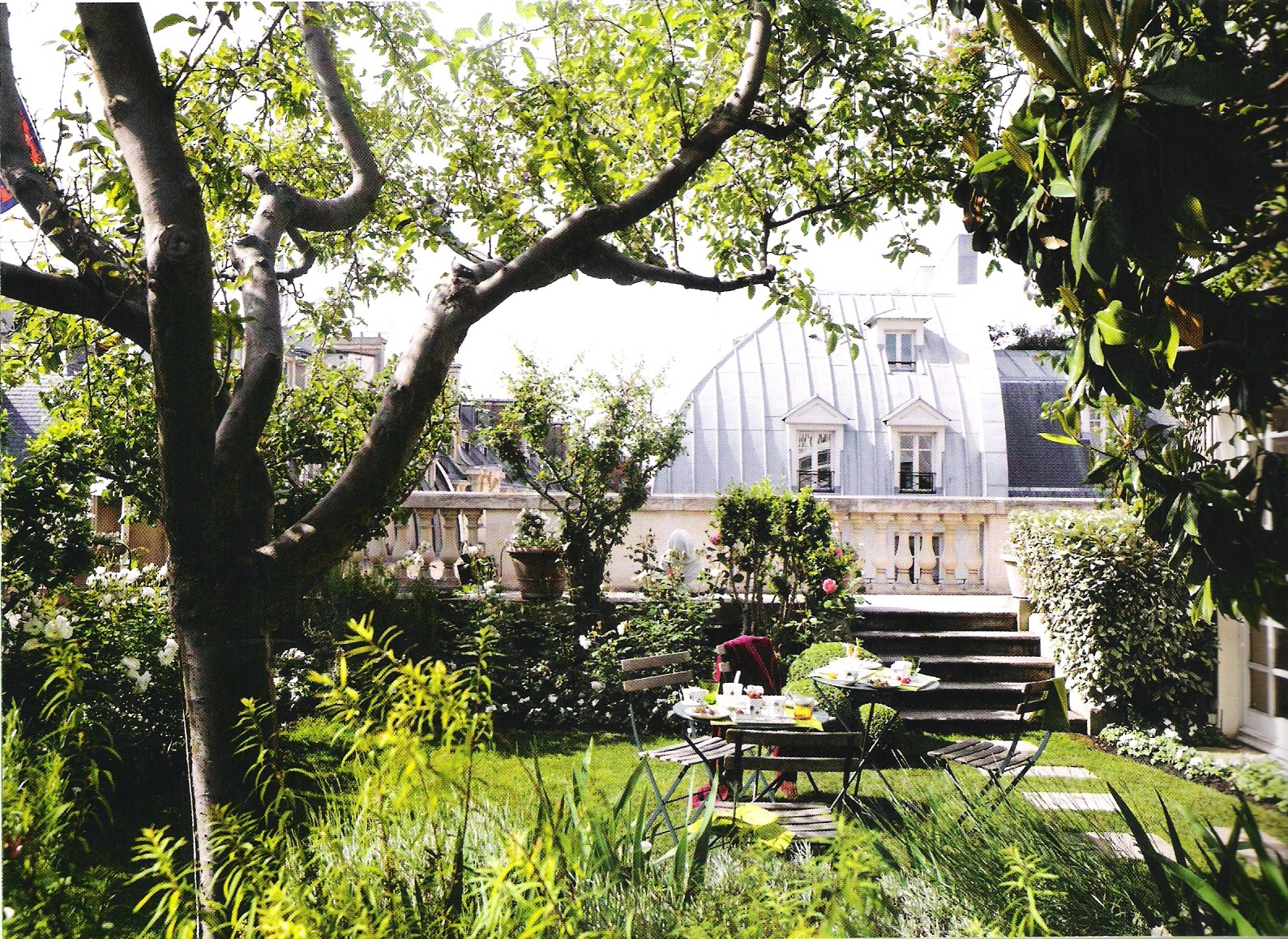 IL GIARDINO SFUMATO SUL TETTO DI HERMES