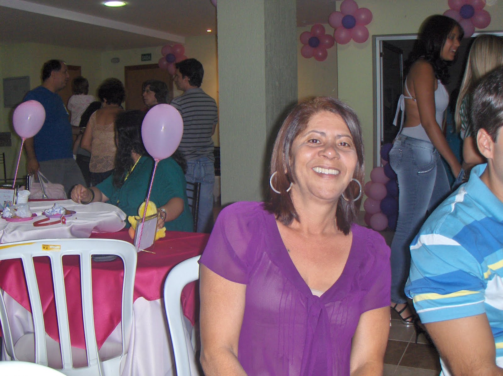 BRENDA, TODA SORRIDENTE APESAR DA FASE DIFICIL QUE ESTA PASSANDO NO AMOR.