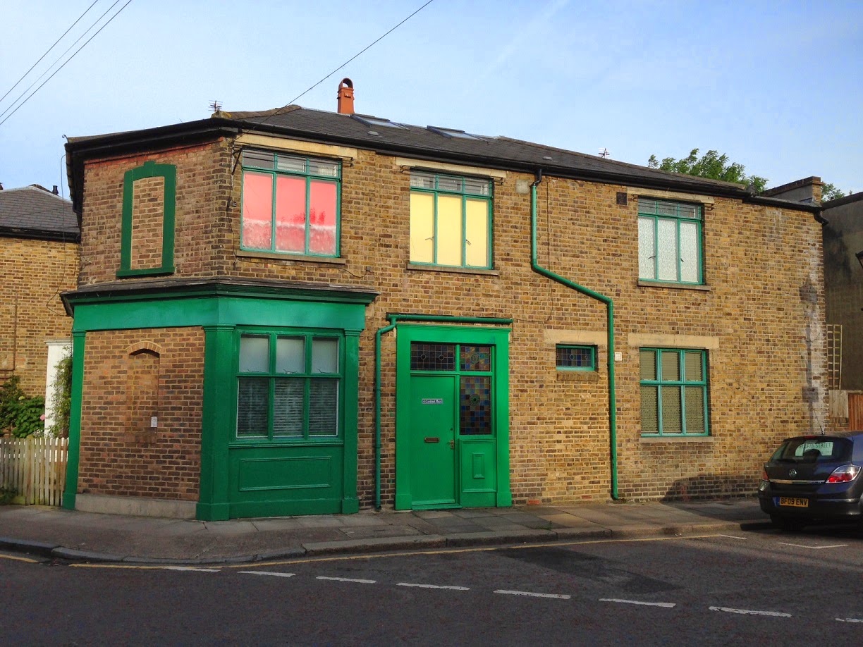 An Urban Wander around Putney In Search of Space