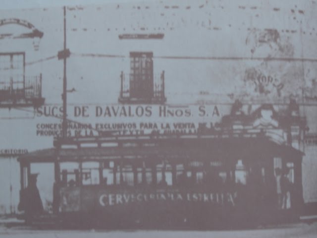 1915 PRIMEROS TRENES ELÉCTRICOS DE GDL, OBSERVEN EL COMERCIAL EN EL TREN