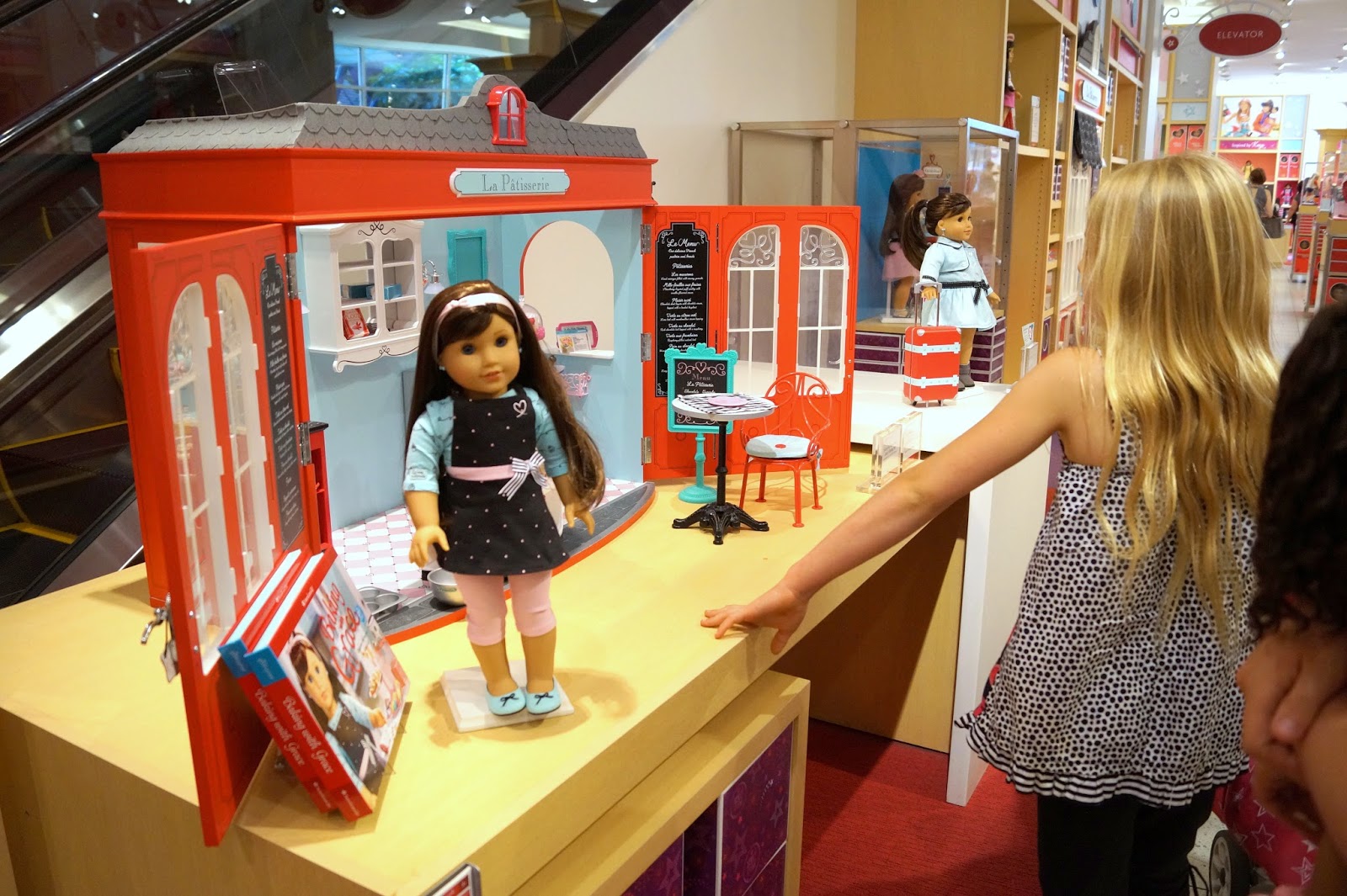 American Girl Doll Play A Trip to the American Girl Store (Mall of